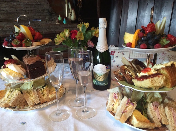 Our Hightea with Bubbly